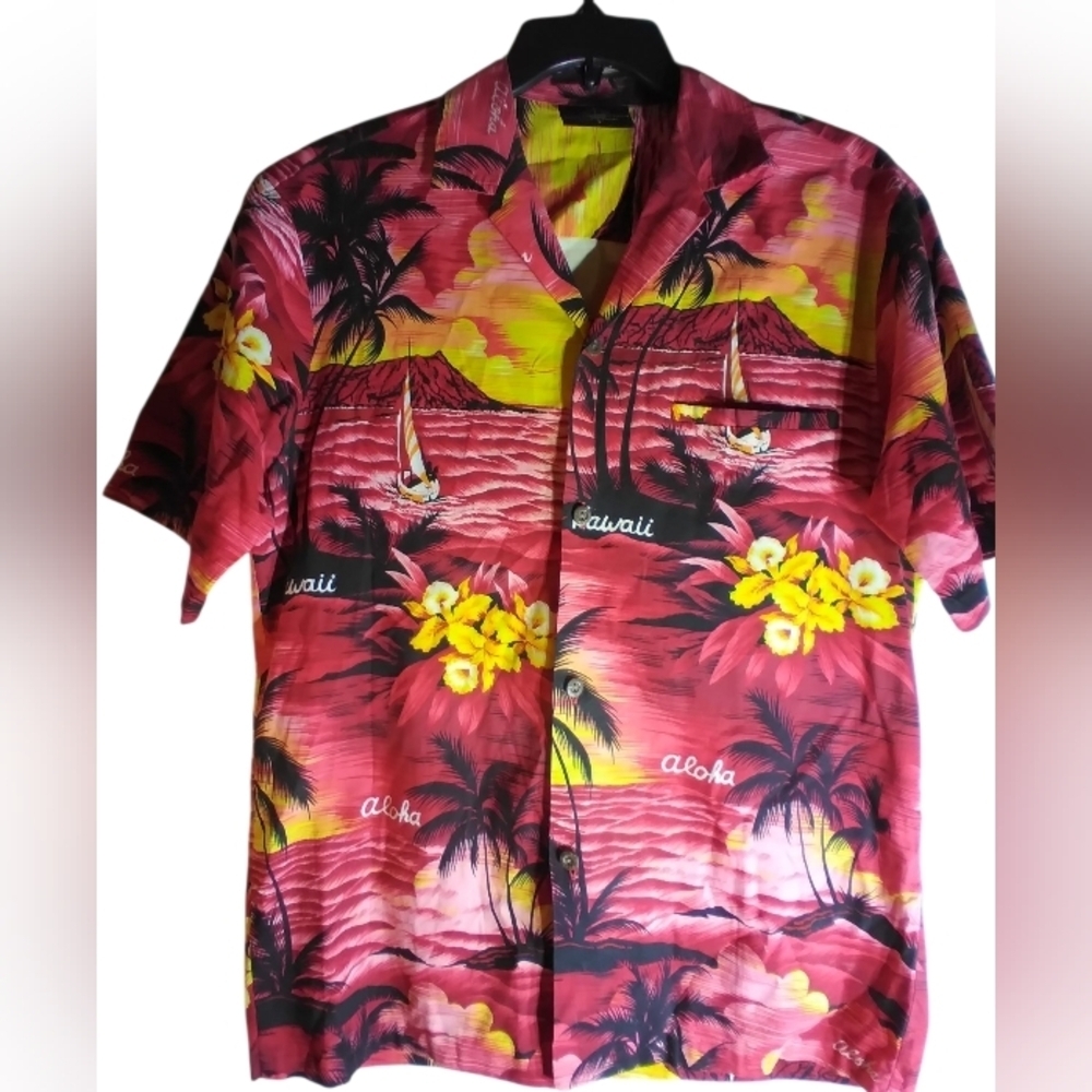 Royal Creations Made In Hawaii Tropical Red Button Down Mens  Hawaiian Shirt S